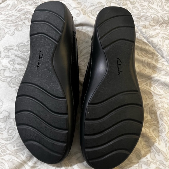 Clarks Black Shoes - Picture 2 of 5